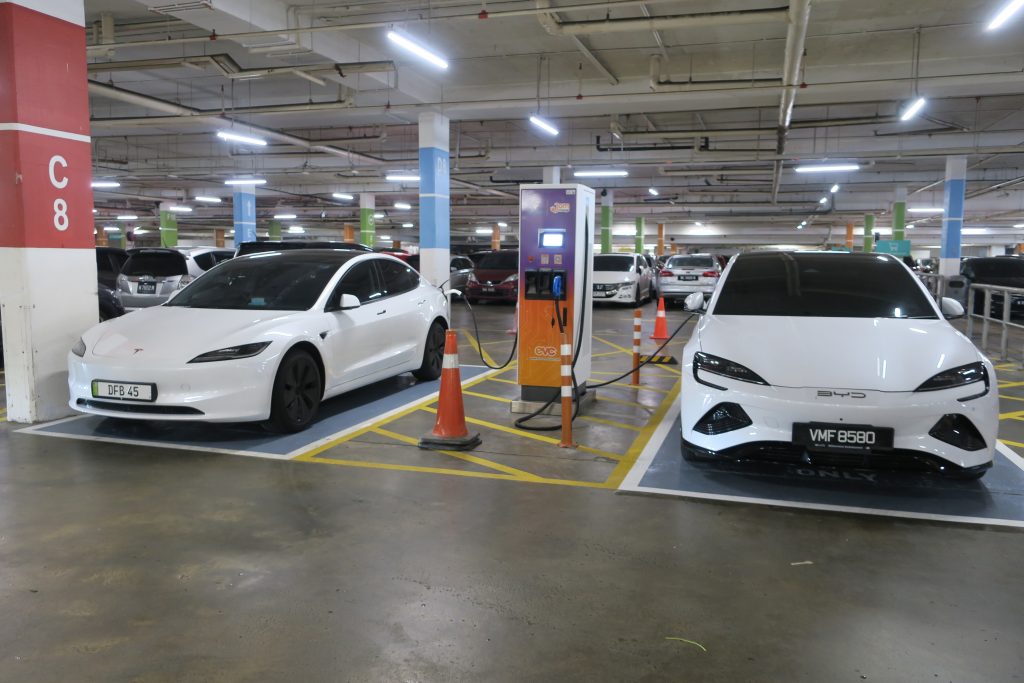 BYD supera Tesla in Europa: è cambiato il re delle auto elettriche?