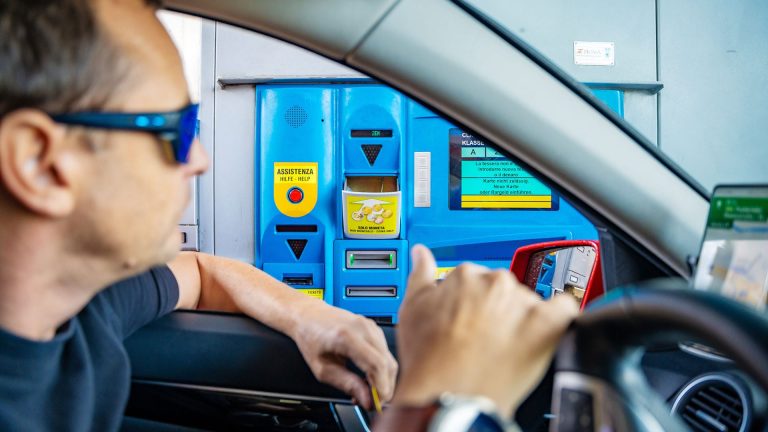 Pedaggi autostradali basati sulle emissioni? Ecco perché è tutto falso