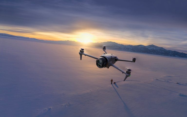 DJI sforna il suo drone più incredibile di sempre: Mavic 4 Pro ha 3 fotocamere, riprende a 360° e l'autonomia è pazzesca