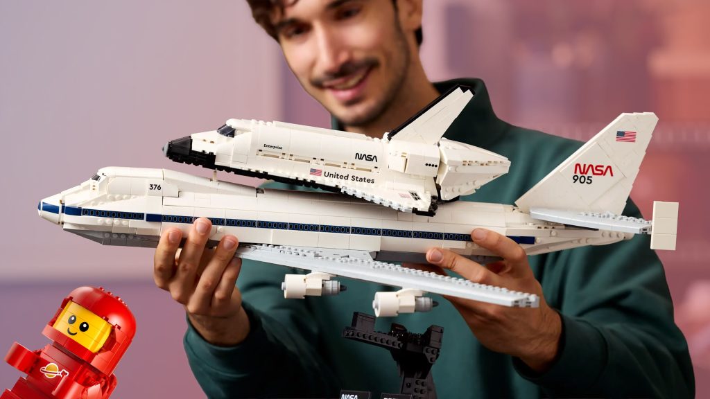 LEGO Trasportatore di shuttle: il nuovo set da collezione esce tra pochissimo, e occhio al possibile regalo con l'acquisto