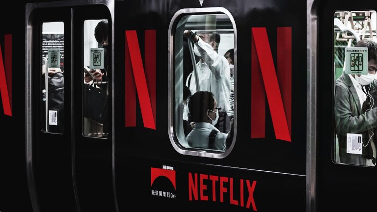 La pubblicità su Netflix è così amata che aumenterà, ma incredibilmente potrebbe non essere un male