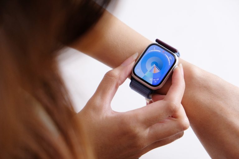 In arrivo il primo smartphone Android compatibile con Apple Watch