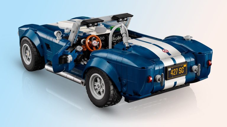 LEGO Icons Shelby Cobra 427 S/C: il nuovo set è un tributo in mattoncini alla muscle car americana