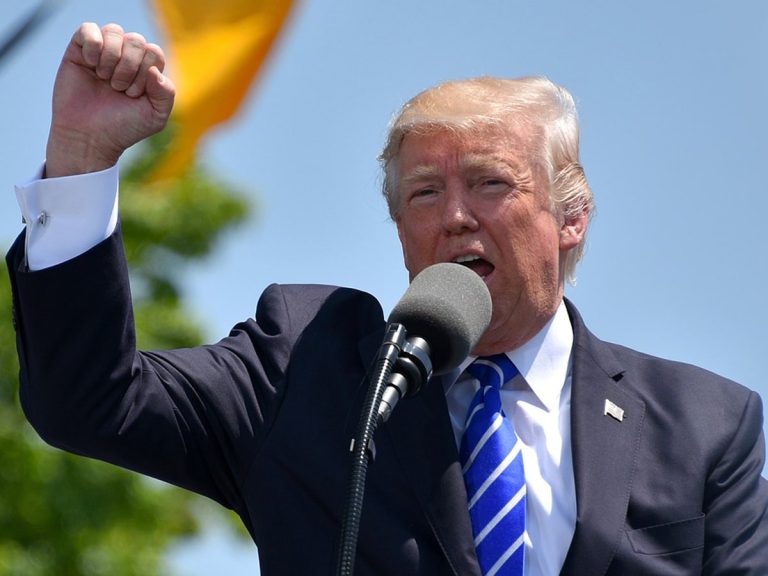 Trump prepara un suo operatore (e uno smartphone?)
