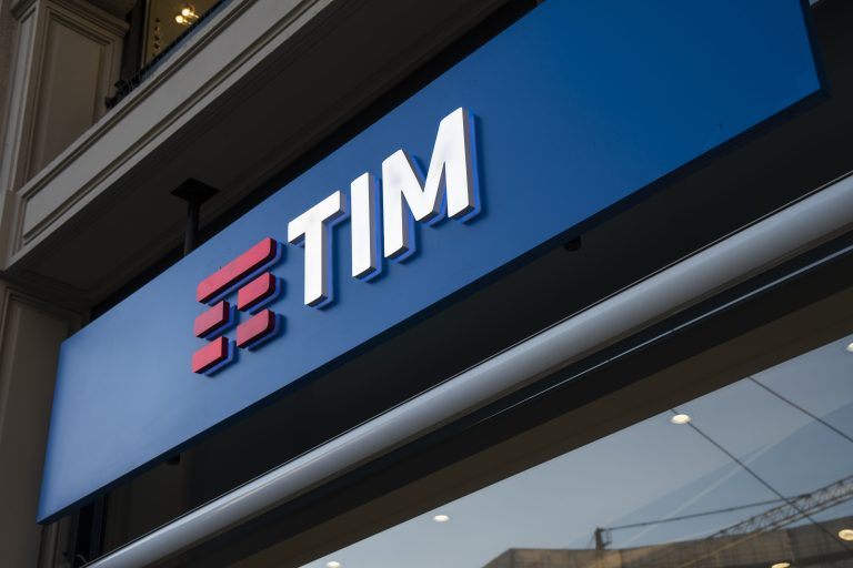 Prima regalava SMS e Giga, ora TIM regala l'intelligenza artificiale