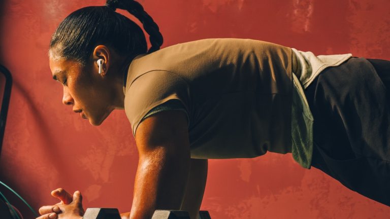 Non solo musica: gli AirPods Pro 3 diventano anche personal trainer e traduttore