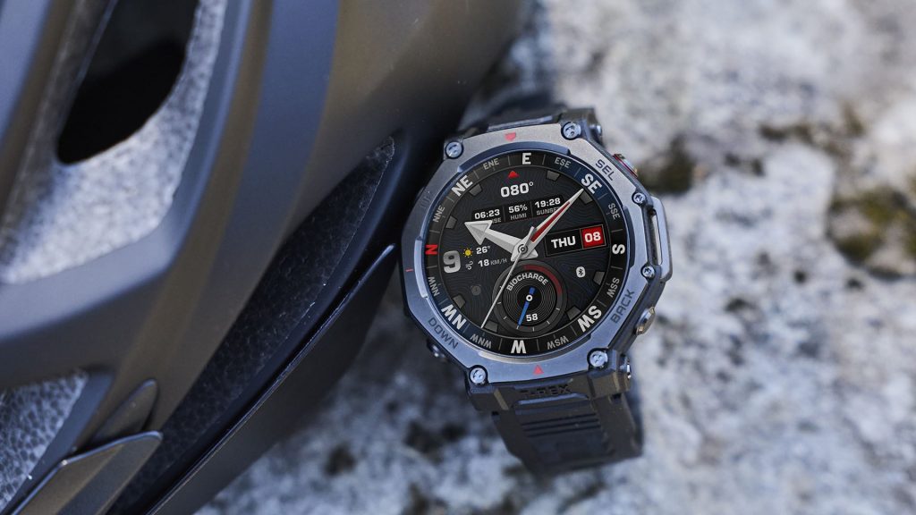 Titanio, mappe offline e batteria da 25 giorni: Amazfit T-Rex 3 Pro debutta in Italia