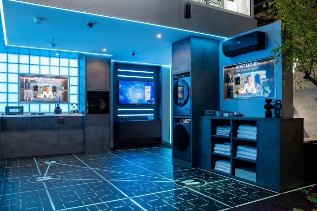 Lavatrice a 3 cestelli, scopa che aspira avanti e indietro e TV da cinema: ecco l’IFA di Haier, Hoover e Candy