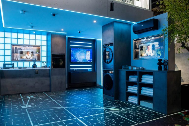 Lavatrice a 3 cestelli, scopa che aspira avanti e indietro e TV da cinema: ecco l’IFA di Haier, Hoover e Candy