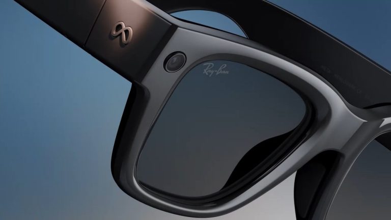 Meta presenta gli occhiali del futuro: pannelli microLED e braccialetto con elettrodi per controllarli